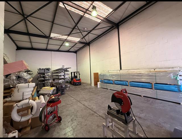 296M² WAREHOUSE TO LET IN BEACONVALE